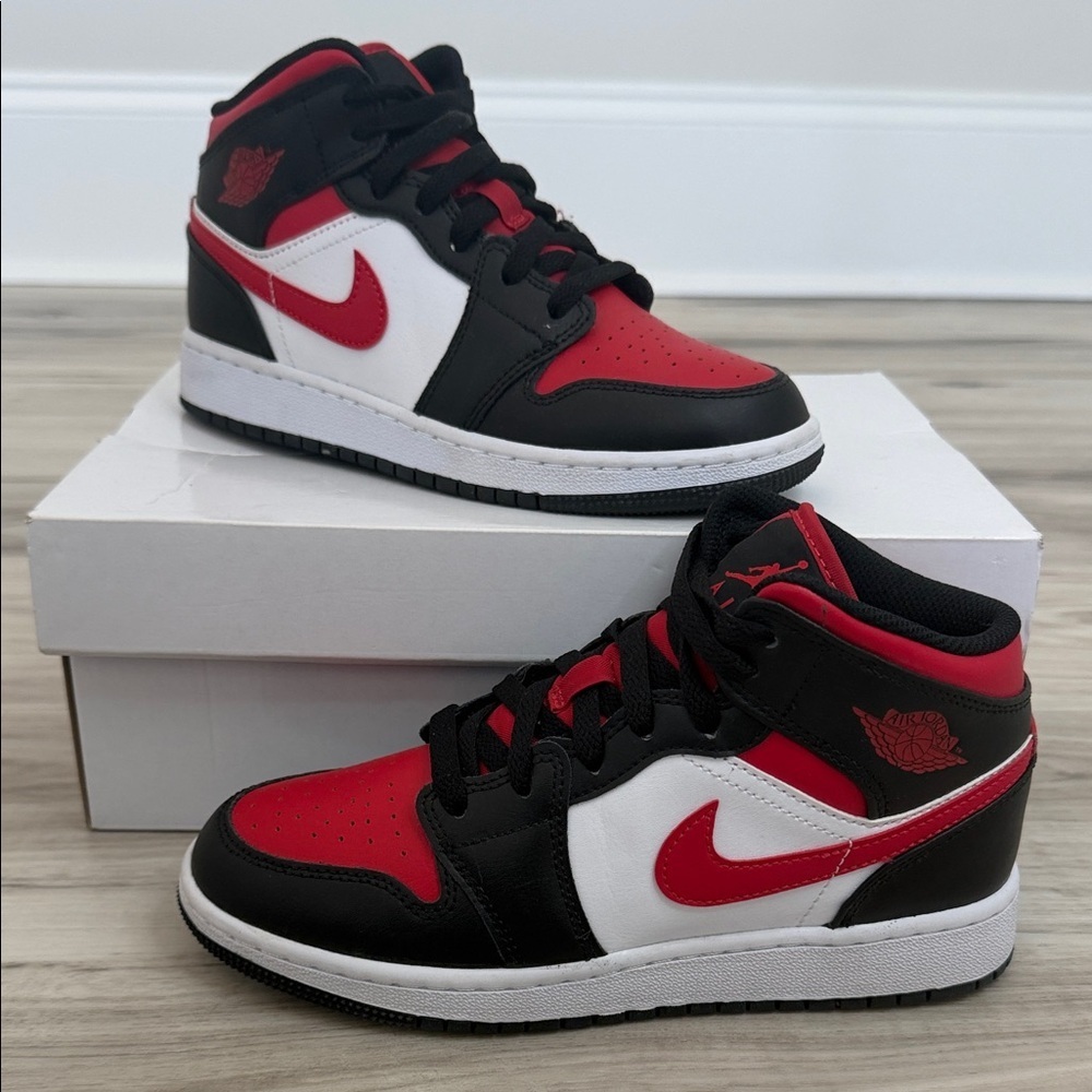 Nike Black, Red, and White Sneakers youth size 4